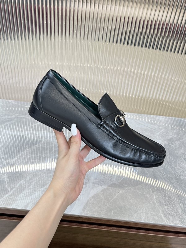 Gucci 남성 말굽 장식 로퍼 001-228136