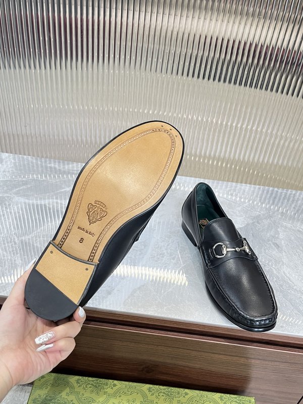 Gucci 남성 말굽 장식 로퍼 001-228136
