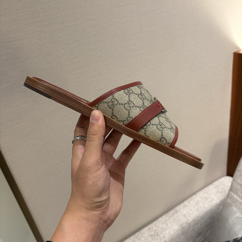 GUCCI 클래식 슬라이드 샌들 가죽 바닥 001-228167