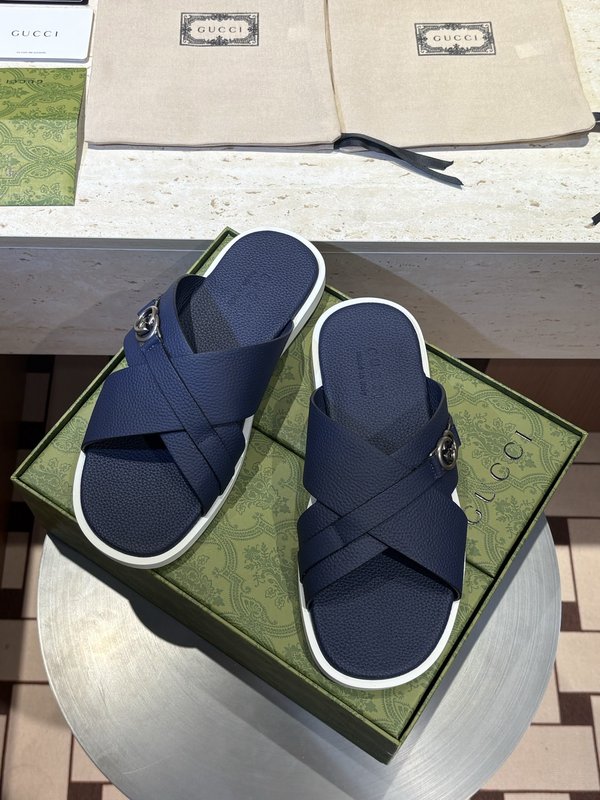 GUCCI 남성 크로스 인터로킹 더블 G 샌들 001-228247