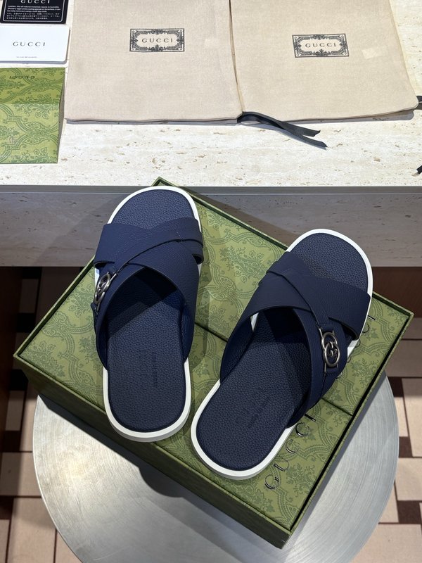 GUCCI 남성 크로스 인터로킹 더블 G 샌들 001-228247