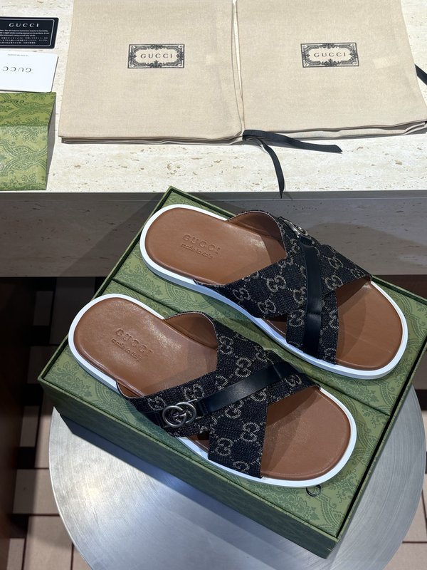 GUCCI 남성 교차 인터록 샌들 001-228273