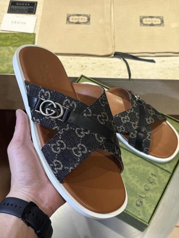 GUCCI 남성 교차 인터록 샌들 001-228273
