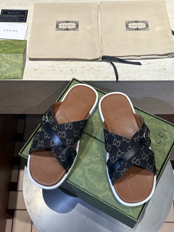 GUCCI 남성 교차 인터록 샌들 001-228273