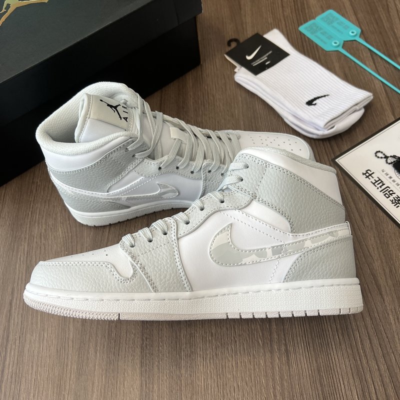 Air Jordan 1 Mid 백색 회색 카모 운동화 001-228318