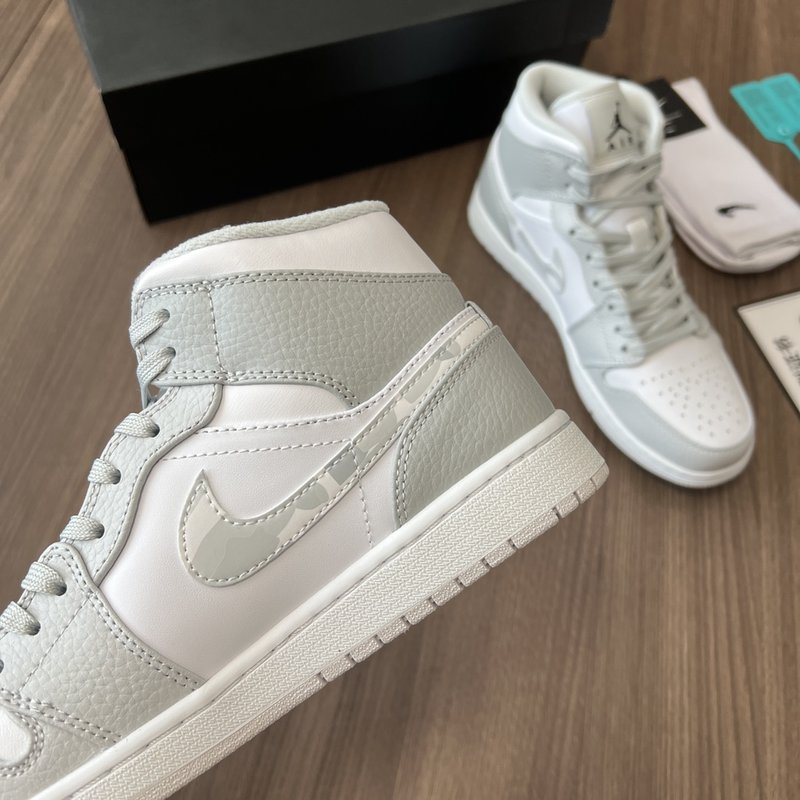 Air Jordan 1 Mid 백색 회색 카모 운동화 001-228318