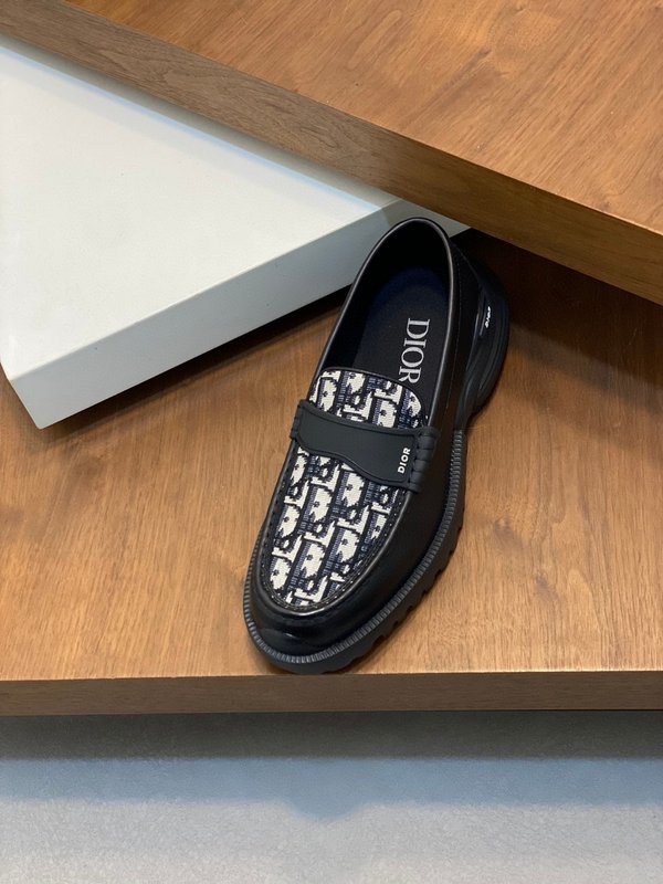 DIOR 디올르 모카신 가죽 Gancio 장식 001-228493