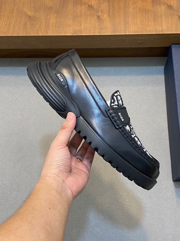 DIOR 디올르 모카신 가죽 Gancio 장식 001-228493