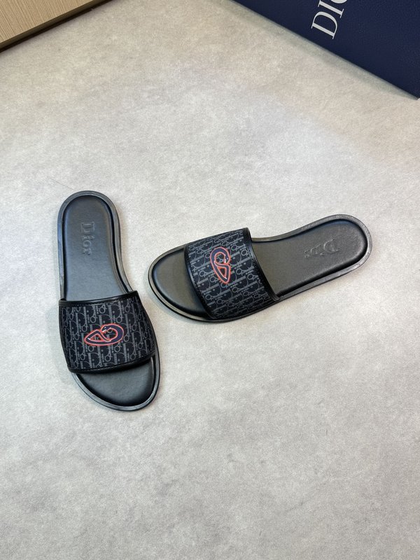 디올 Dior 브랜드 토템 에코 가죽 슬리퍼 001-228638
