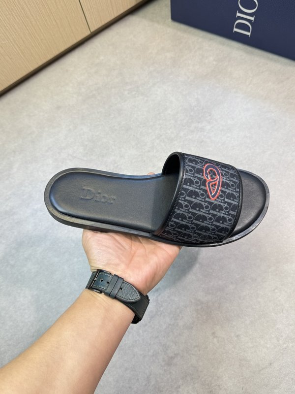 디올 Dior 브랜드 토템 에코 가죽 슬리퍼 001-228638