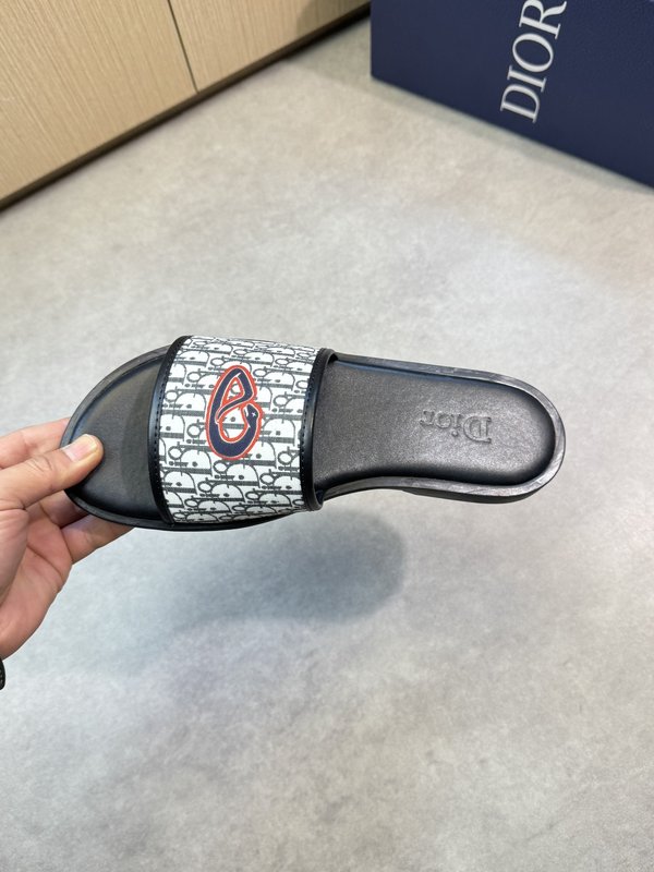 Dior 디올르 토템 인조 가죽 샌들 001-228639