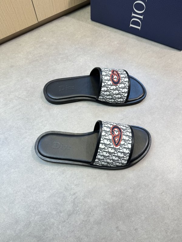 Dior 디올르 토템 인조 가죽 샌들 001-228639