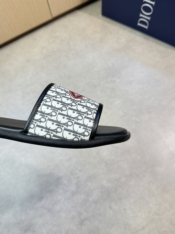 Dior 디올르 토템 인조 가죽 샌들 001-228639