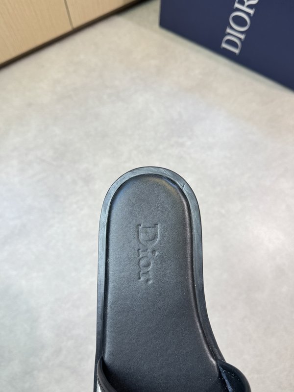 Dior 디올르 토템 인조 가죽 샌들 001-228639