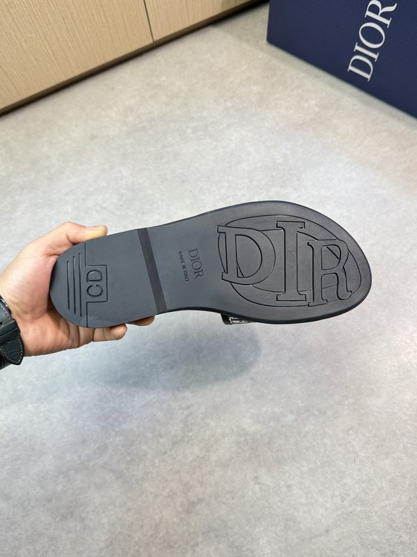 Dior 디올르 토템 인조 가죽 샌들 001-228639