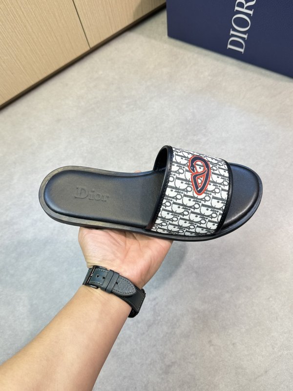 Dior 디올르 토템 인조 가죽 샌들 001-228639
