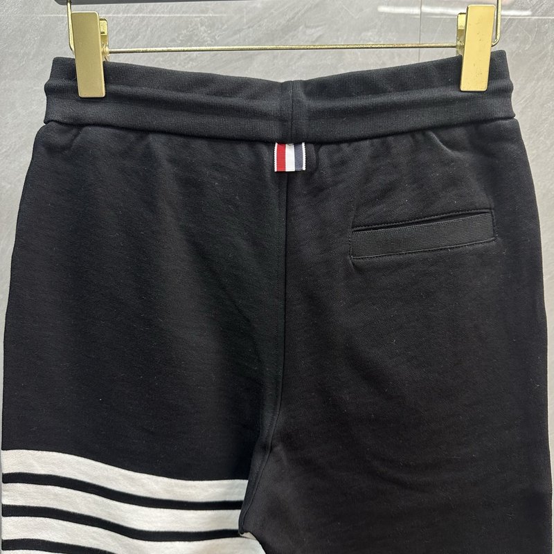 톰브라운 포스트라이프 자수 면 쇼츠 001-229265