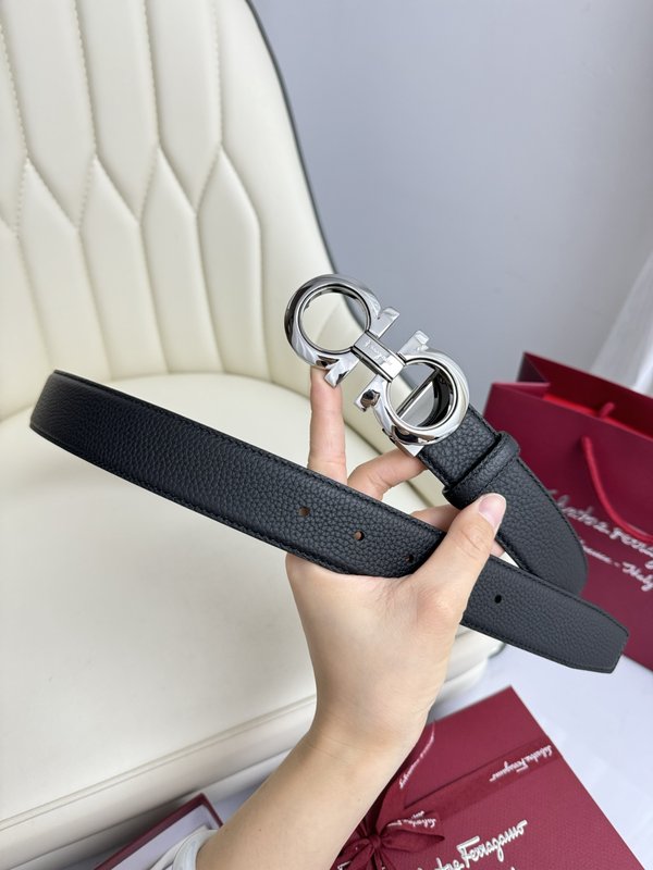 페라가모 양면 소가죽 벨트 001-229361