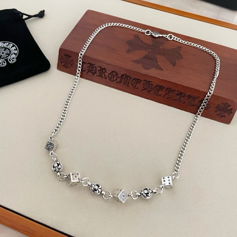 크롬하츠 빈티지 스카우트 플라워 주사위 목걸이 001-229717