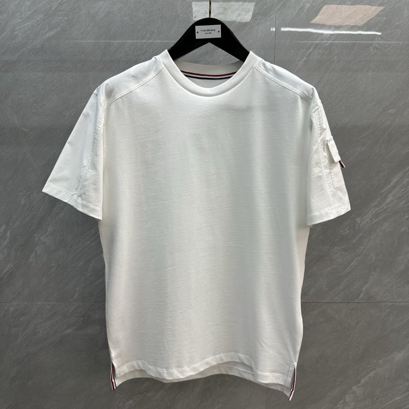 TB 사이드 소매 단추 포켓 라운드 티셔츠 001-230420