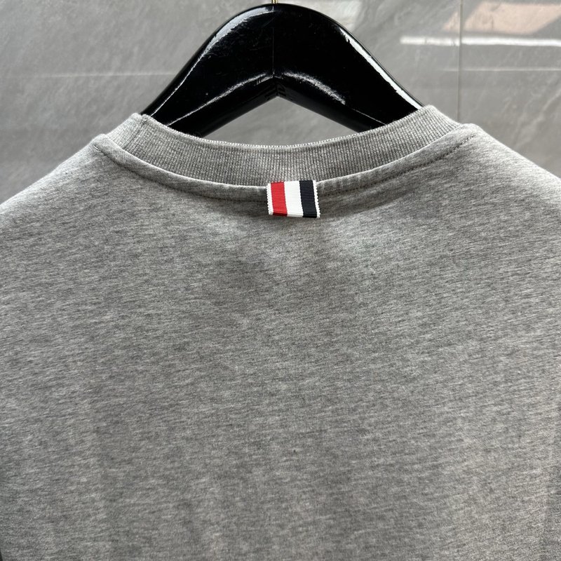 Thom Browne 테니스 라켓 자수 라운드넥 반팔티 001-230426