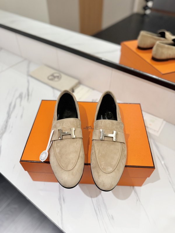 에르메스 여성 스웨이드 로퍼 001-231563