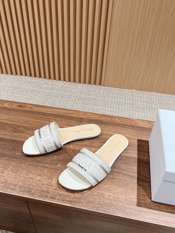 디올 봄여름 신상 자수 가죽 슬리퍼 001-231903