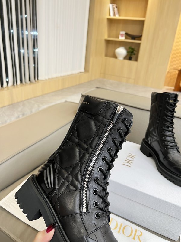 디올 풀그레인 카프스킨 마틴 부츠 001-231940