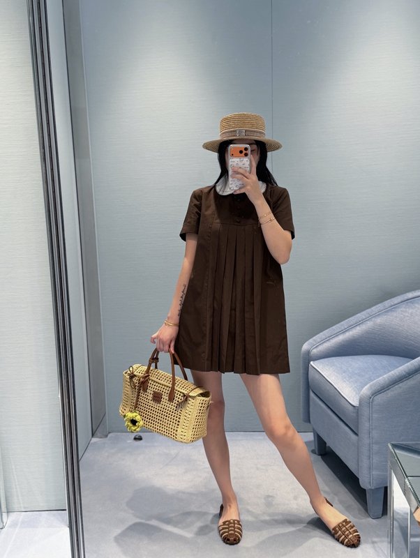 미우미우 레트로 모카 브라운 인조가죽 원피스 001-232236
