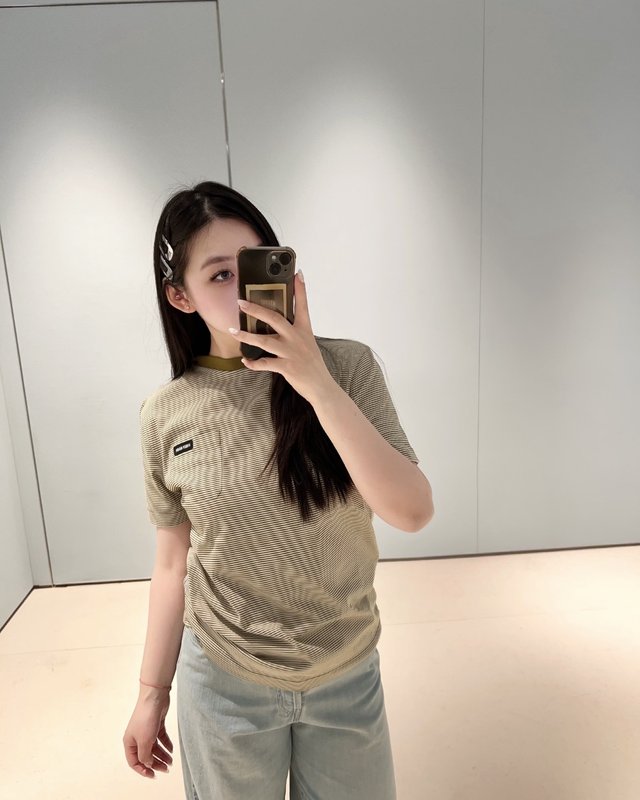 미우미우 올리브 스트라이프 라운드 티셔츠 001-232303