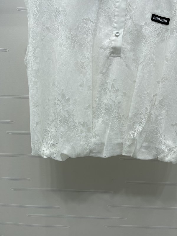 미우미우 인형 칼라 민소매 레이스 셔츠 001-232335