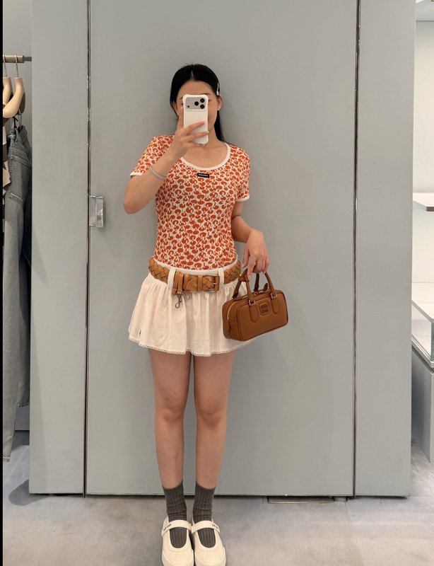 미우미우 오렌지 플라워 라운드넥 반팔 티셔츠 001-232373