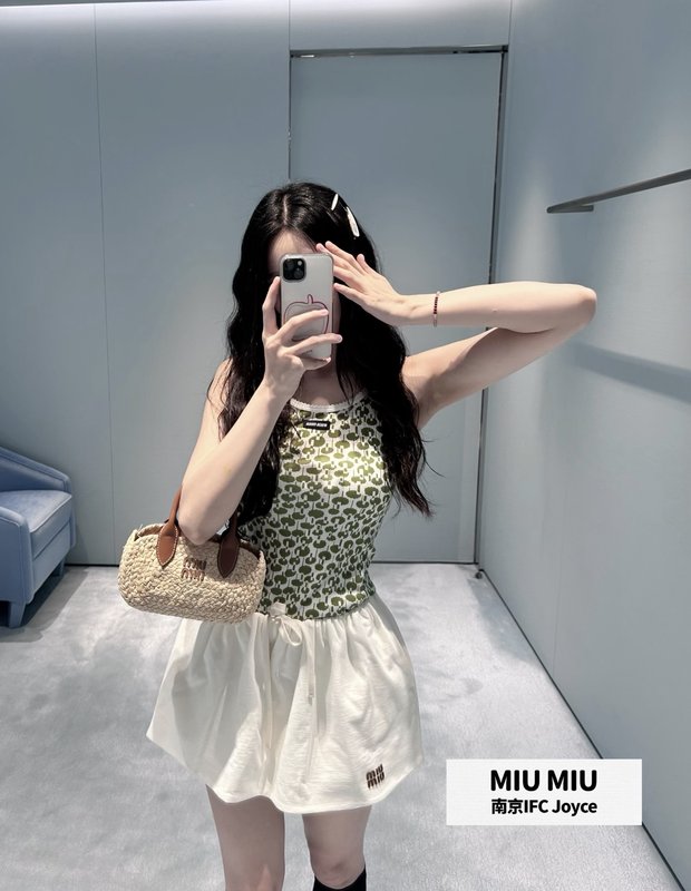 미우미우 그린 프린트 라운드넥 조끼 001-232374