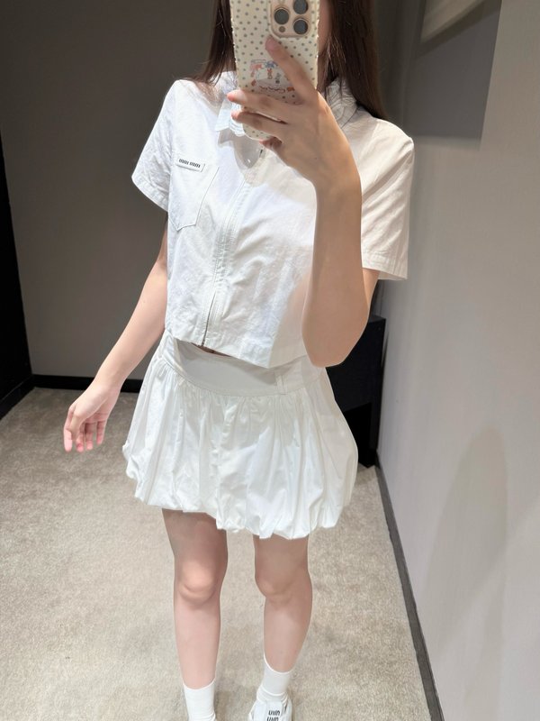 미우미우 화이트 디스크 칼라 지퍼 셔츠 스커트 세트 001-232434
