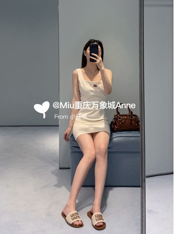 미우미우 스타일 스퀘어 넥 자수 민소매 원피스 001-232447