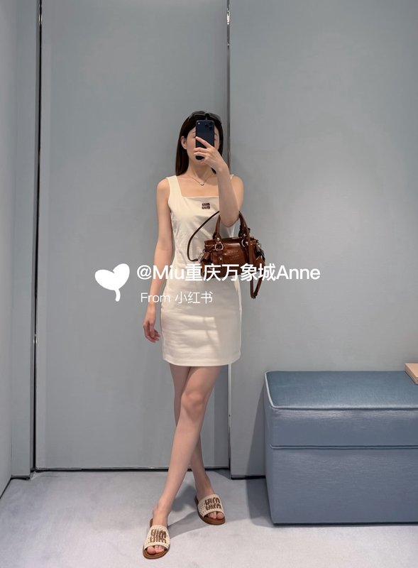 미우미우 스타일 스퀘어 넥 자수 민소매 원피스 001-232447