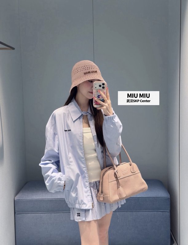 미우미우 스타일 화이트 블루 스플라이스 튜브톱 플리츠 001-232555