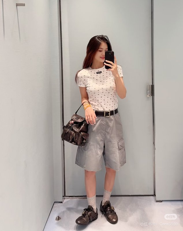베이지 오픈 니트 반팔과 그레이 카고 하프 팬츠 세트 001-232608