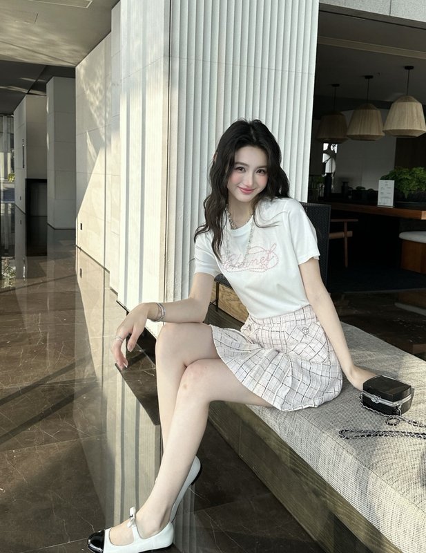 분홍색 화이트 자수 샤넬 스타일 티셔츠 001-232701