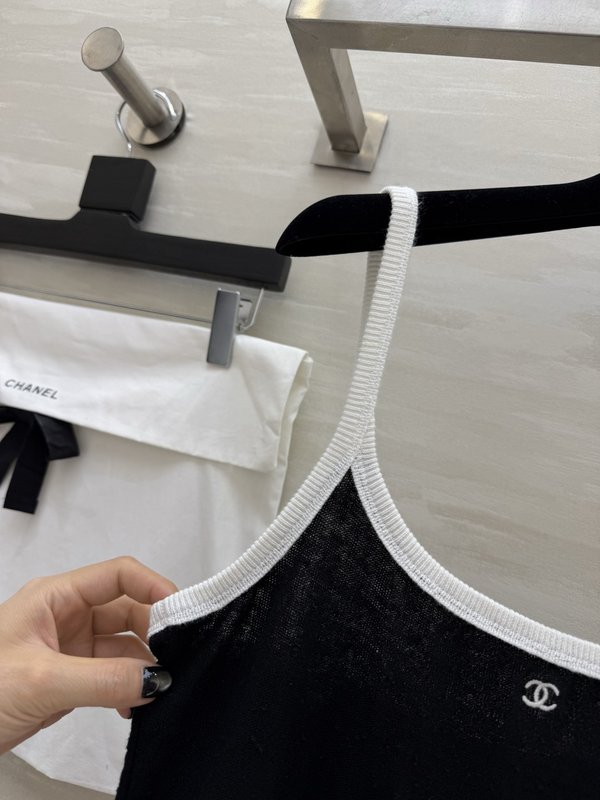 샤넬 블랙 화이트 스팽글 스트랩 탑 001-232819