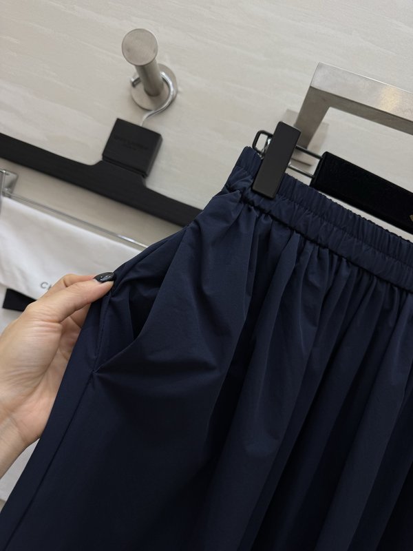 네이비 더블 C 자수 짧은 자켓 플레어 스커트 세트 001-232900