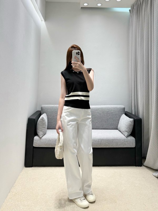 샤넬 봄여름 클래식 블랙 화이트 스트라이프 조끼 스웨터 001-233068