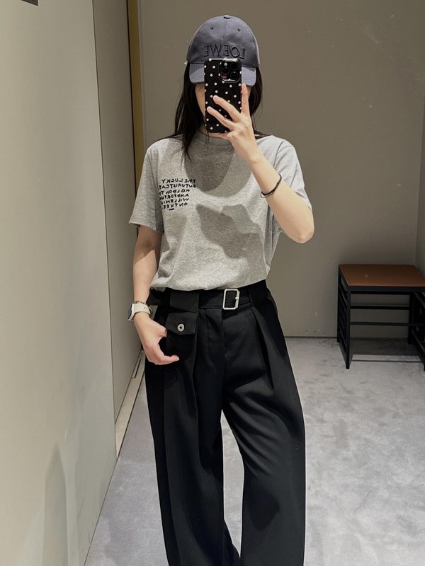 루이뱅 고양이 자수 그레이 반팔 티셔츠 001-233167