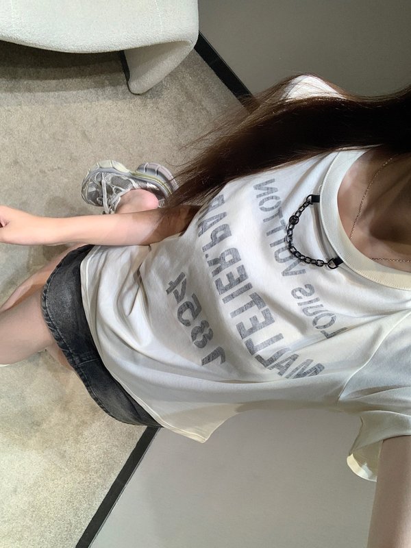 루이비통 레터 프린트 체인 라운드 티셔츠 001-233245