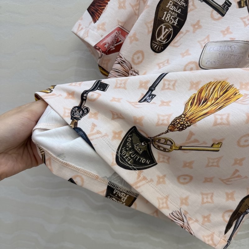 루이비통 클래식 모노그램 반팔 티셔츠 001-233325