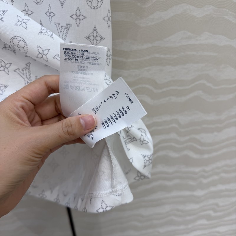 루이비통 클래식 모노그램 반팔 티셔츠 001-233330