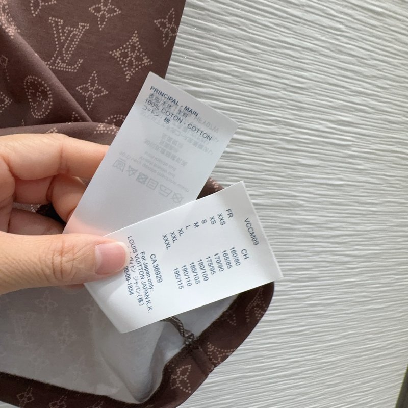 루이비통 여성 심플 라운드넥 반팔 티셔츠 001-233353
