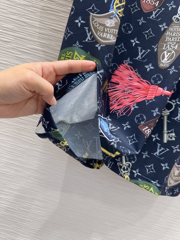 루이비통 신상 프린트 탑 001-233411