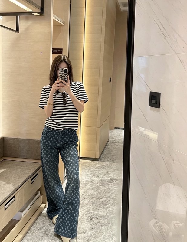루이비통 블루 화이트 스트라이프 헨리넥 반팔 티셔츠 001-233501