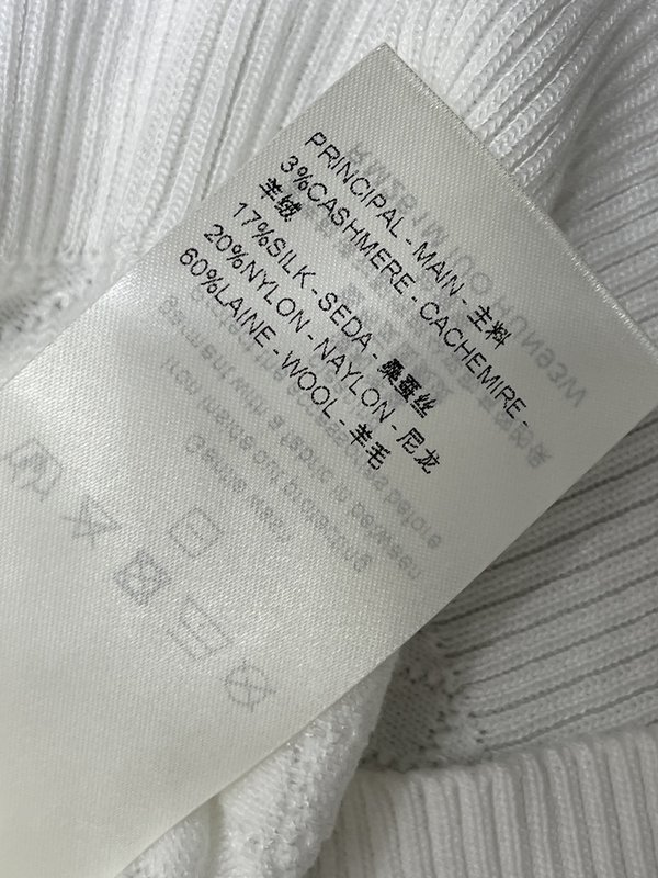 루이비통 봄여름 오픈워크 니트 반팔 티셔츠 001-233557